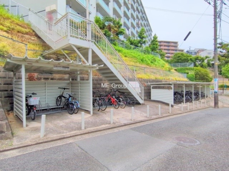 ���̑� �O�ρ����X�̈ړ��ɕ֗��Ȓ��փX�y�[�X����������m�ۂ���Ă��܂�