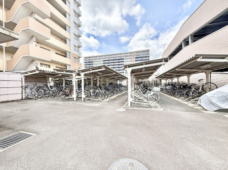 ���̑� �O�ρ����]�Ԃ��g�����Ƒ��ɂ����S�̒��փX�y�[�X��~�n���ɂ��p��