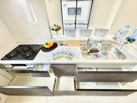 �L�b�`�� �������Ƒ����J��[�߂�A������̂���L�b�`��