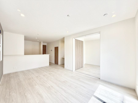 ���r���O ����