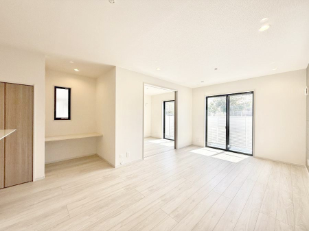 ���r���O ����