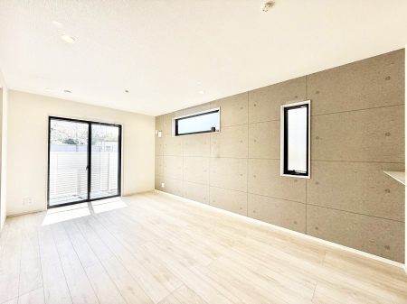 ���r���O ����