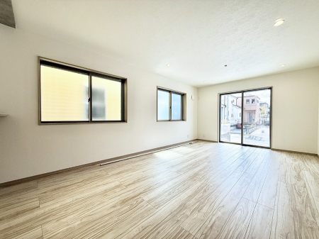 ���r���O ����