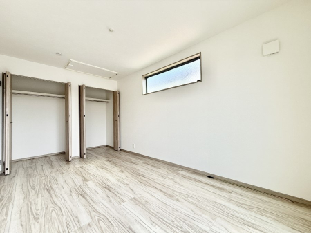 �Q�� ����