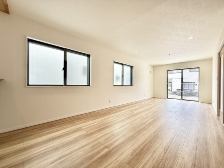 ���r���O ����