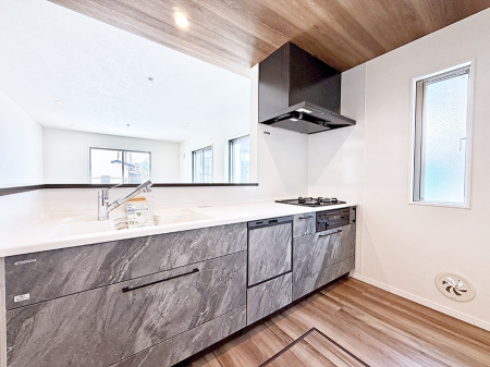 �L�b�`�� �����������������Ԃ����܂��A�Ί炠�ӂ��L�b�`��