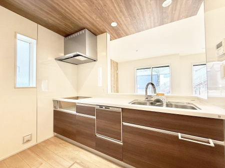 ���ӊ� �X�[�p�[ 800m �I�I�[�L�����ъԓX