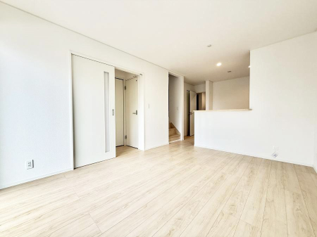 ���r���O ����