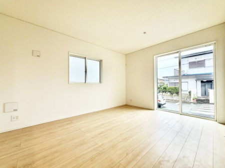 ���r���O ����