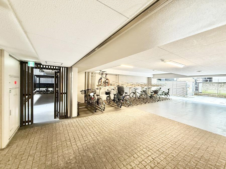 ���̑� �O�ρ�������Ɛ������ꂽ���֏�ŁA���]�Ԃ̕ۊǂ����S�ł�