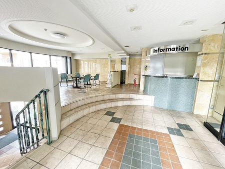 �G���g�����X �O�ρ��������̂���G���g�����X�͉��K�Ȗ����̎n�܂�����o���܂�