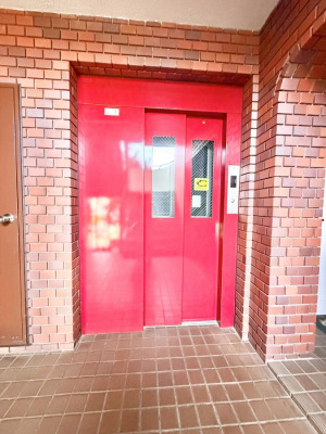 ���̑����� �O�ρ��G���x�[�^�[����������Ă��܂�