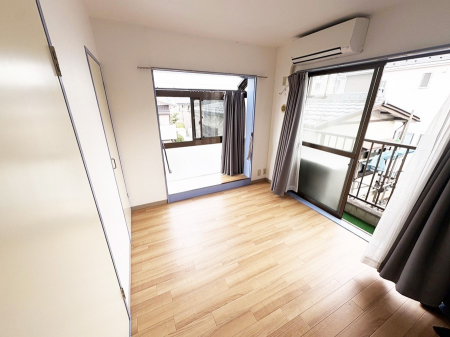 ���r���O ����