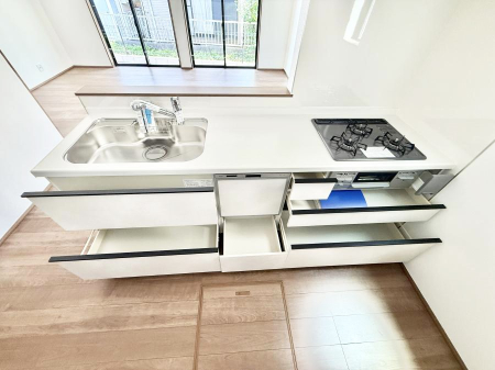 �L�b�`�� A����  ���Ƒ����J��[�߂�A������̂���L�b�`��