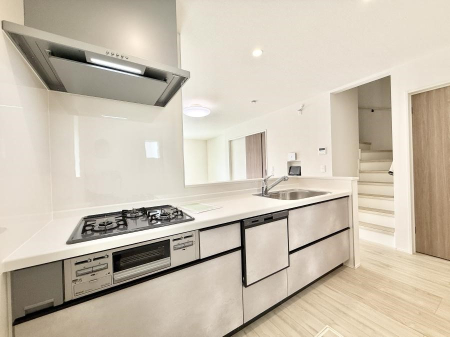 �L�b�`�� �����������������Ԃ����܂��A�Ί炠�ӂ��L�b�`��