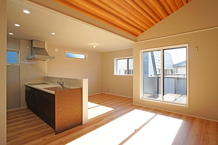 ���r���O ���������R�̌����������݁A���邢��Ԃ��L����܂�