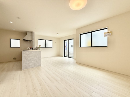 ���r���O ����