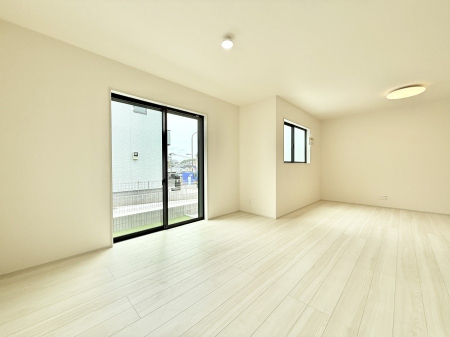 ���r���O ����