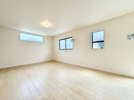 ���r���O ����