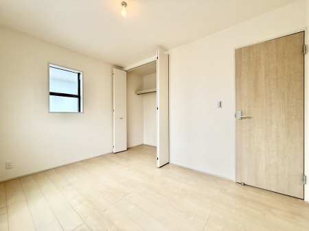 �Q�� ����