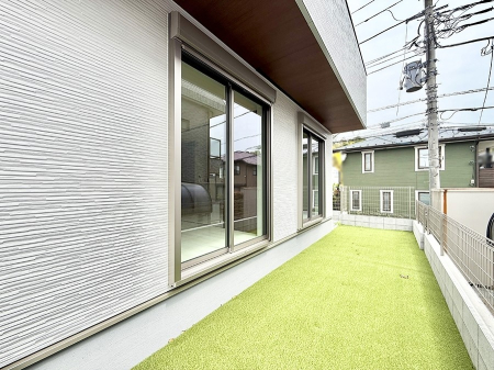 ���̑� �O�ρ���炵�ɏ�����^����A�΂��������ꂽ�Z�܂��ł�