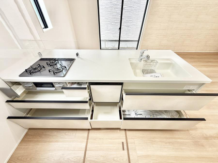 �L�b�`�� �����������������Ԃ����܂��A�Ί炠�ӂ��L�b�`��