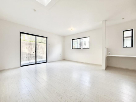 ���r���O ����