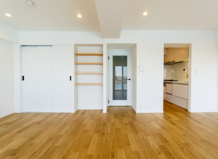 ���r���O ����