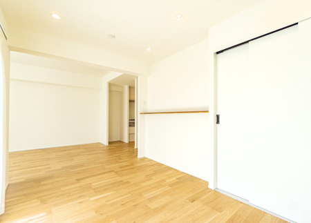 ���r���O ����