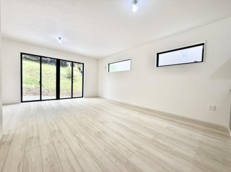 ���r���O ���������S�n�̂����A���z�̃��r���O