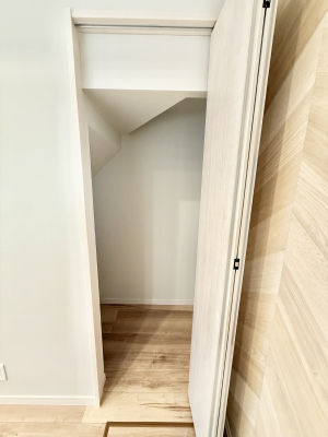 ���[ 4����  