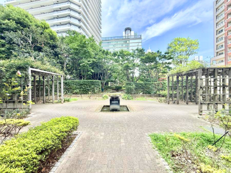 ���̑� �O�ρ���炵�ɏ�����^����A�΂��������ꂽ�Z�܂��ł�