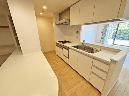 �L�b�`�� �������Ƒ����J��[�߂�A������̂���L�b�`��