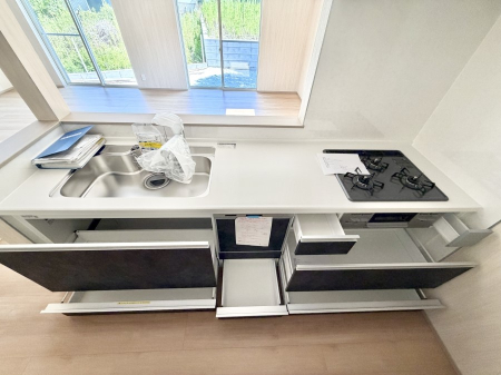 �L�b�`�� A����  ���Ƒ����J��[�߂�A������̂���L�b�`��