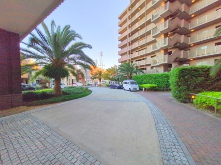 �G���g�����X �O�ρ��Ǘ��̍s���͂����G���g�����X�ň��S���ĕ�点����ł�