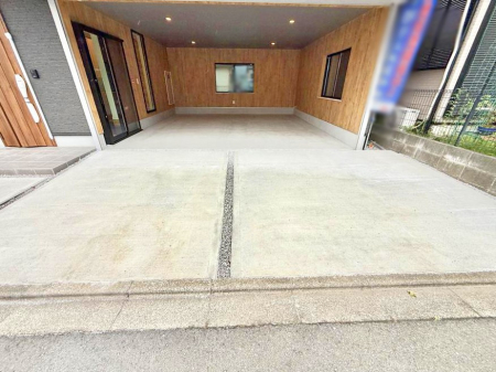  �O��