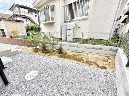 ���̑� 1����  ����炵�ɏ�����^����A�΂��������ꂽ�Z�܂��ł�