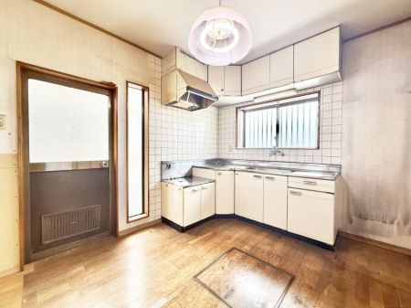 �L�b�`�� �������Ƒ����J��[�߂�A������̂���L�b�`��