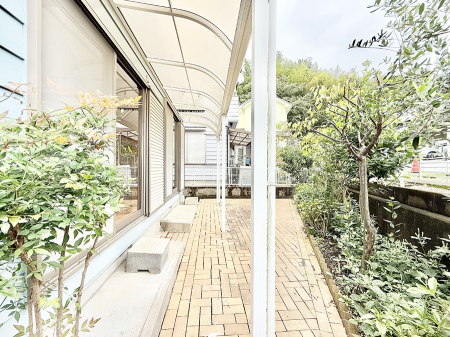 ���̑� �O�ρ���炵�ɏ�����^����A�΂��������ꂽ�Z�܂��ł�