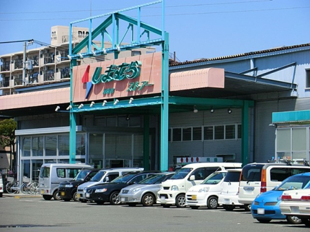 ���ӊ� �X�[�p�[ 700m ���܂ނ�X�g�A�[�c���X