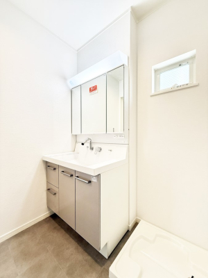 ʑEʏ Ƒ݂Ȃg₷zuł