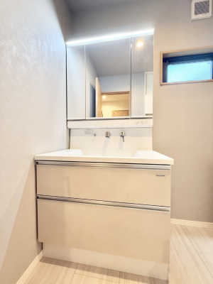 ʑEʏ Ƒ݂Ȃg₷zuł