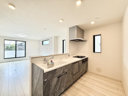 �L�b�`�� �����������������Ԃ����܂��A�Ί炠�ӂ��L�b�`��