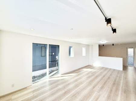 rO 났ƏΊ炪W܂AS܂郊rO