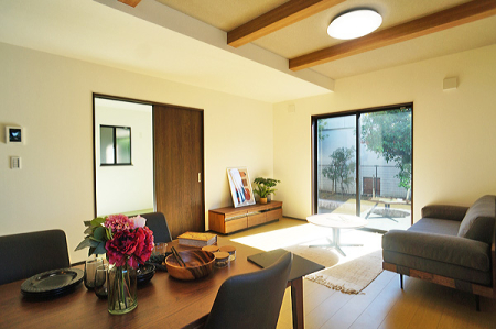 rO 났ƏΊ炪W܂AS܂郊rO