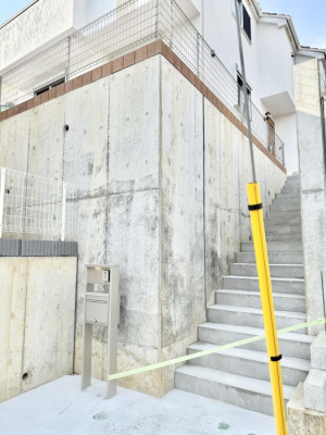 玄関 外観■ 心地よい暮らしへとつながる、温かい玄関