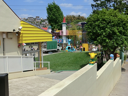 周辺環境 幼稚園・保育園 979m 鶴川若竹幼稚園