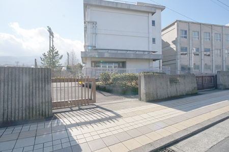 周辺環境 中学校 2230m 南足柄市立南足柄中学校